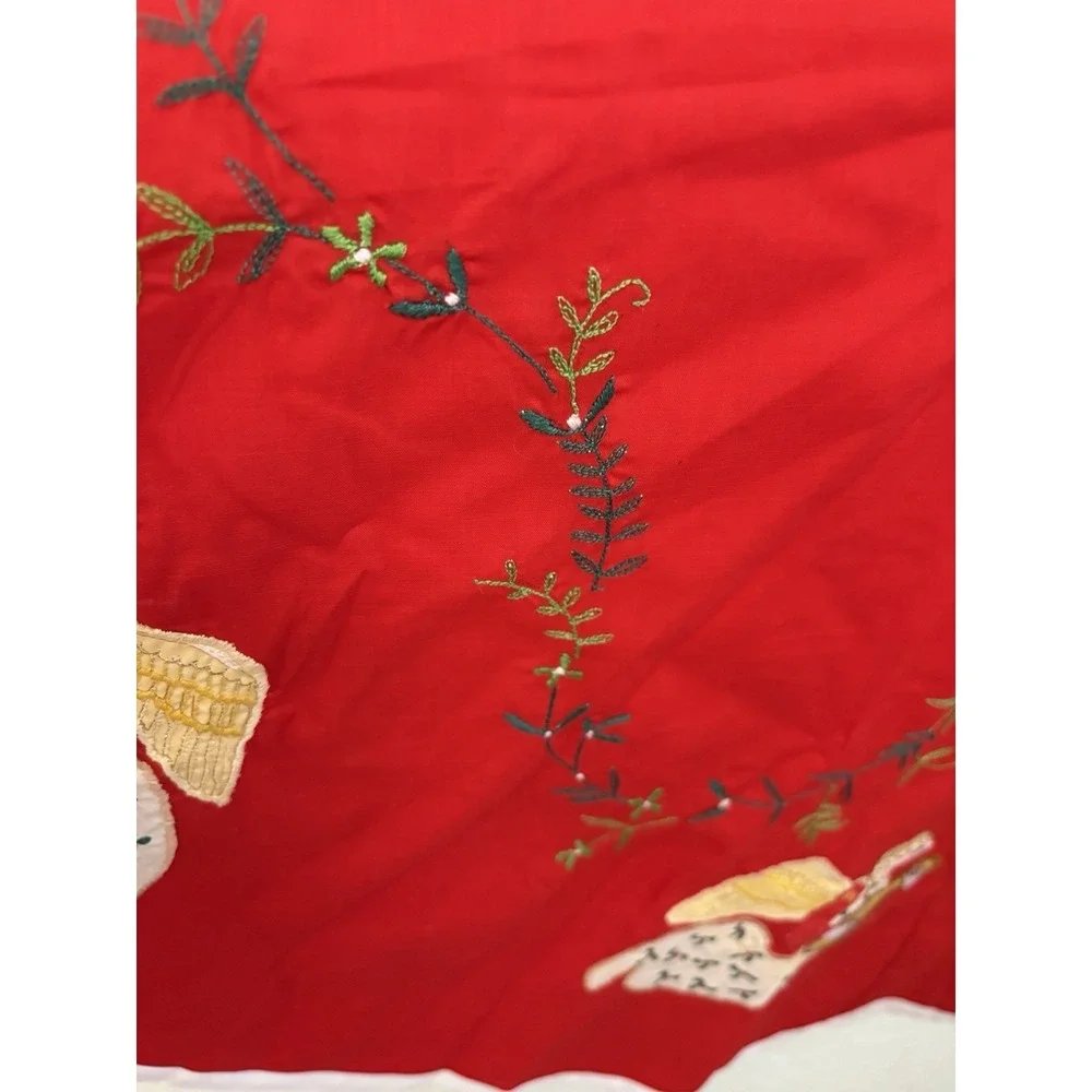 TREE SKIRT Vintage Hand Made 3-D Beautiful Christmas Tree‎ Embroidery Angels red